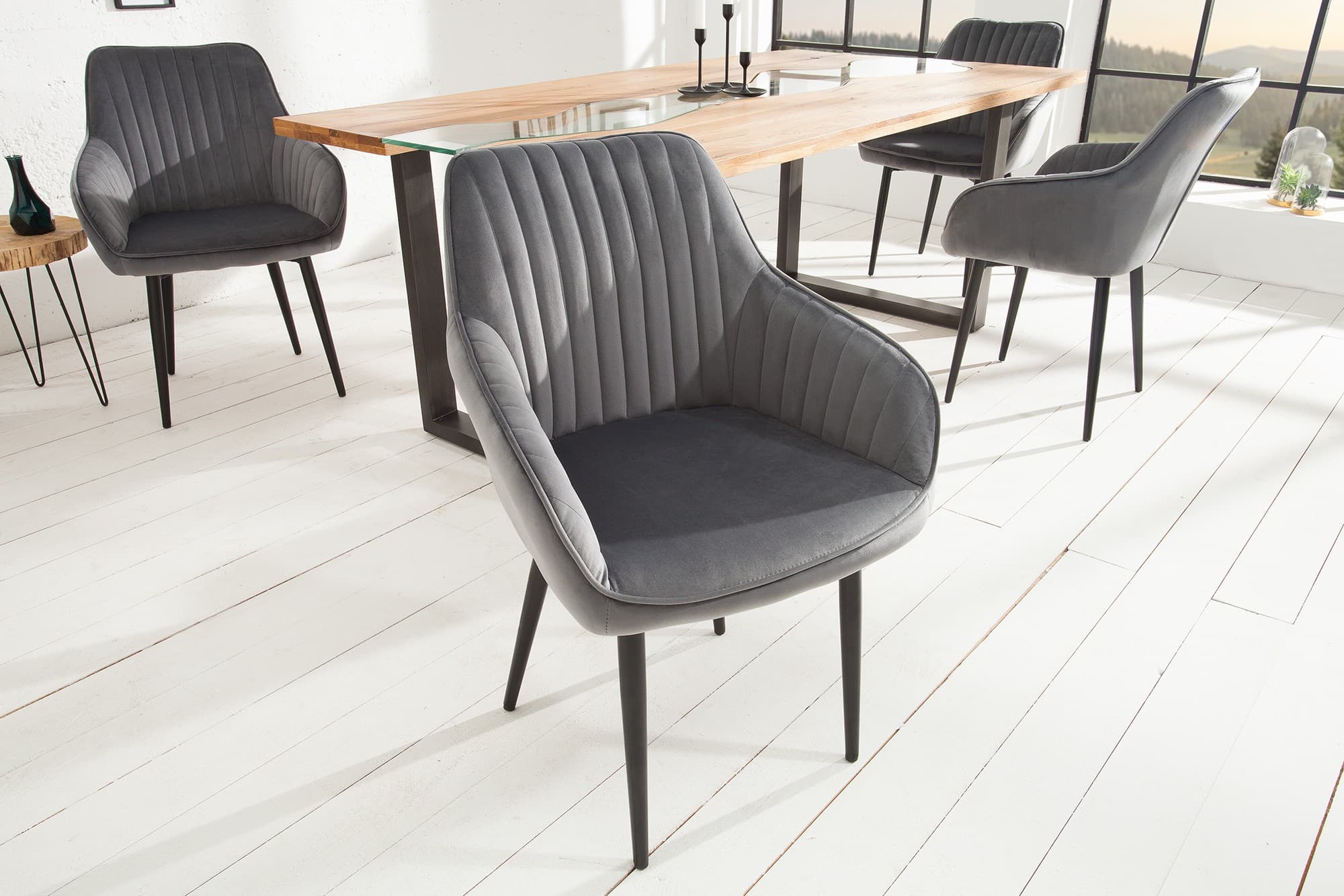 Estila Dizajnová stolička Timeless Comfort striebro šedá 1