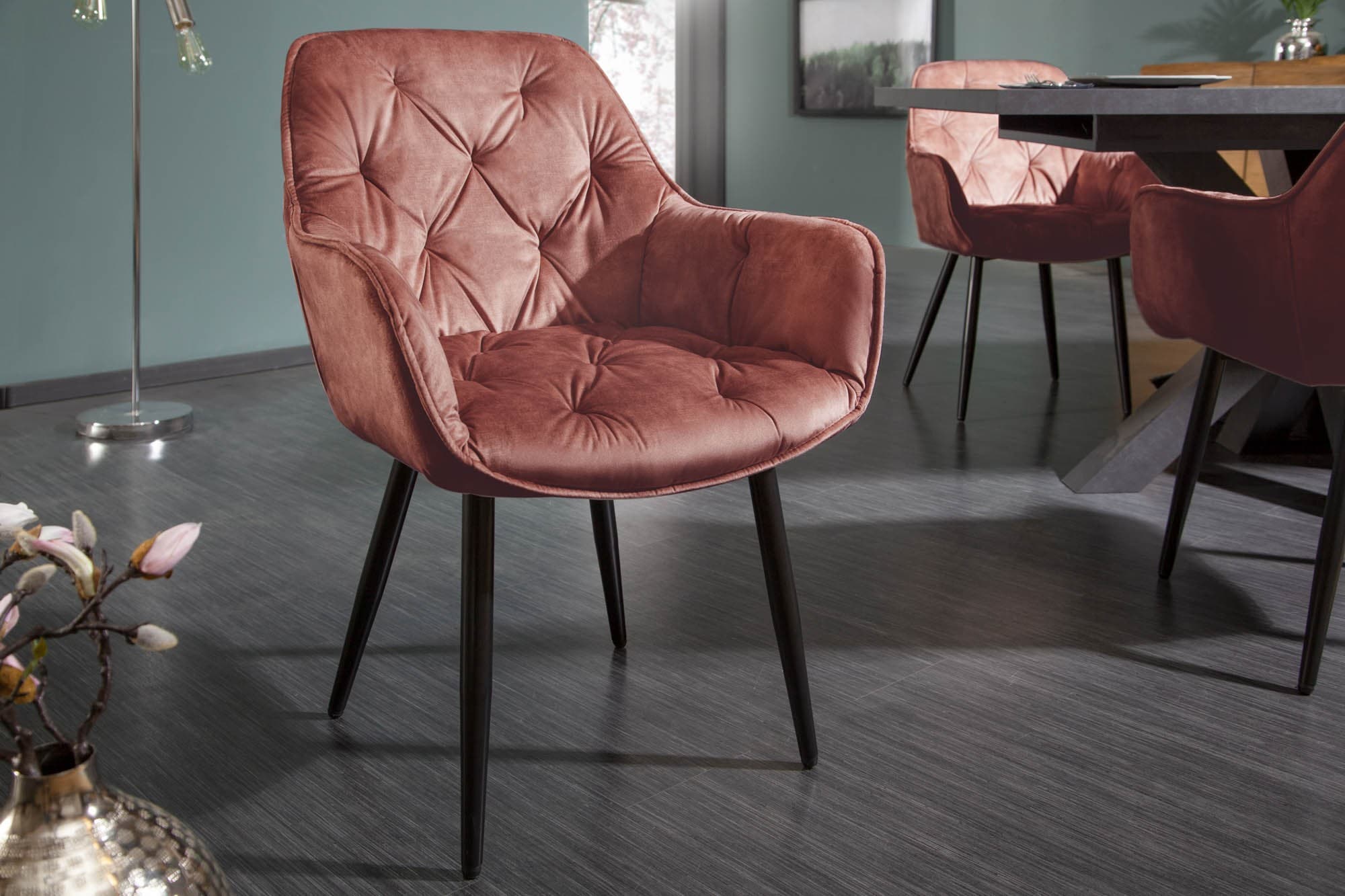 Estila Retro dizajnové hnedé čalúnené kreslo Milano s opierkami na ruky 84cm 1