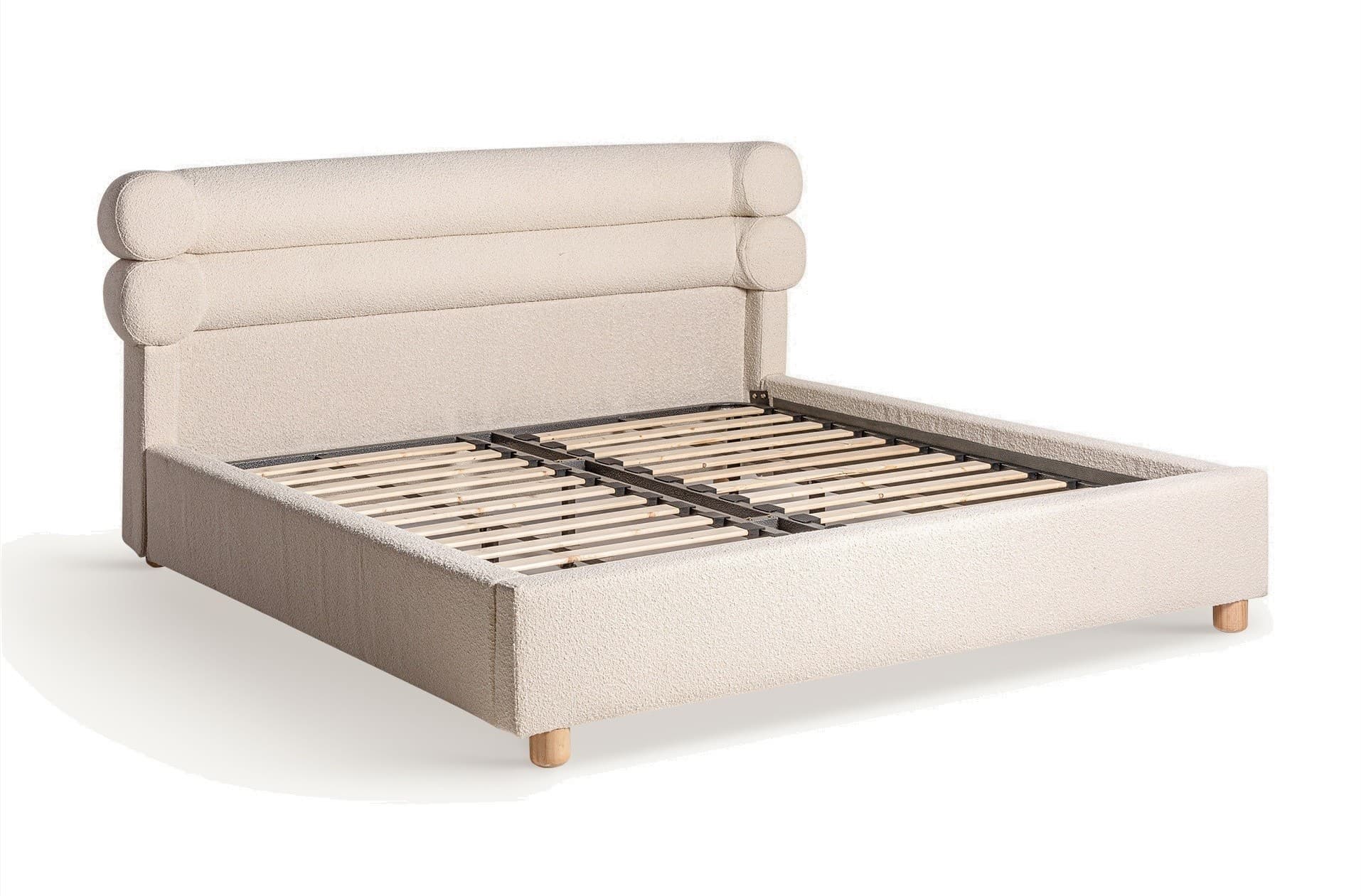 Estila Luxusná art deco manželská posteľ Harlow s bielym krémovým čalúnením z bouclé látky 212 cm