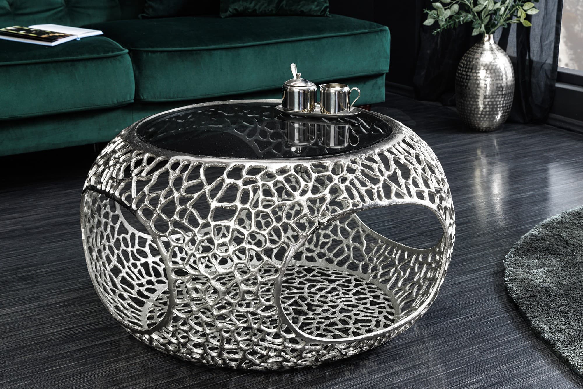 Estila Dizajnový glamour okrúhly strieborný konferenčný stolík Hoja s úložným priestorom a abstraktným dizajnom 40 cm