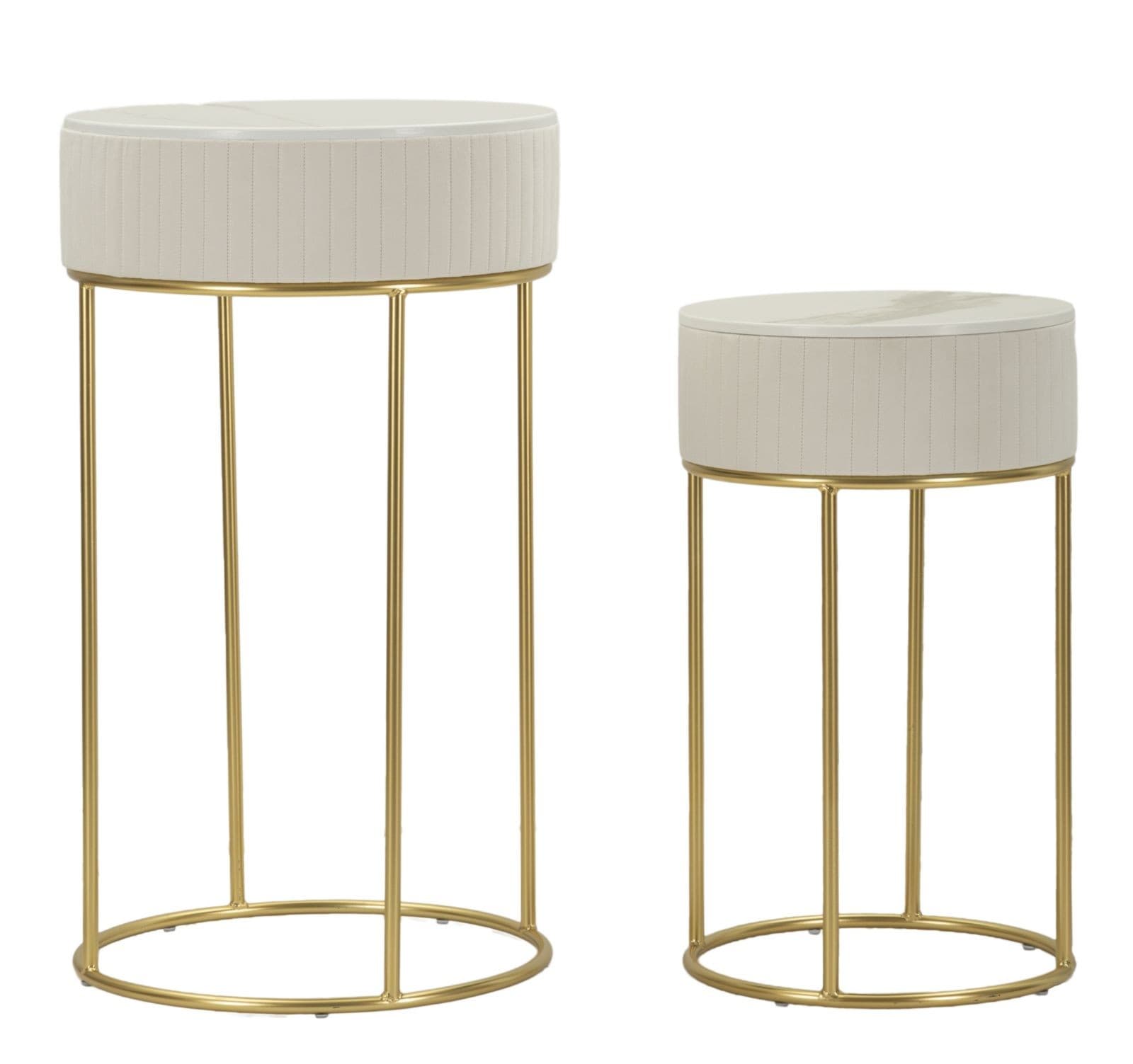 Estila Art deco sada kovových okrúhlych príručných stolíkov Glamia Tapisé s béžovým zamatovým prešívaním a mramorovou doskou 90 cm