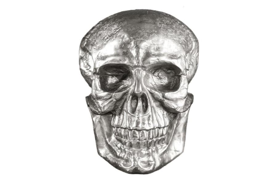 Estila Glamour závesná nástenná dekorácia Skull z kovu v striebornom prevedení v tvare lebky 40 cm