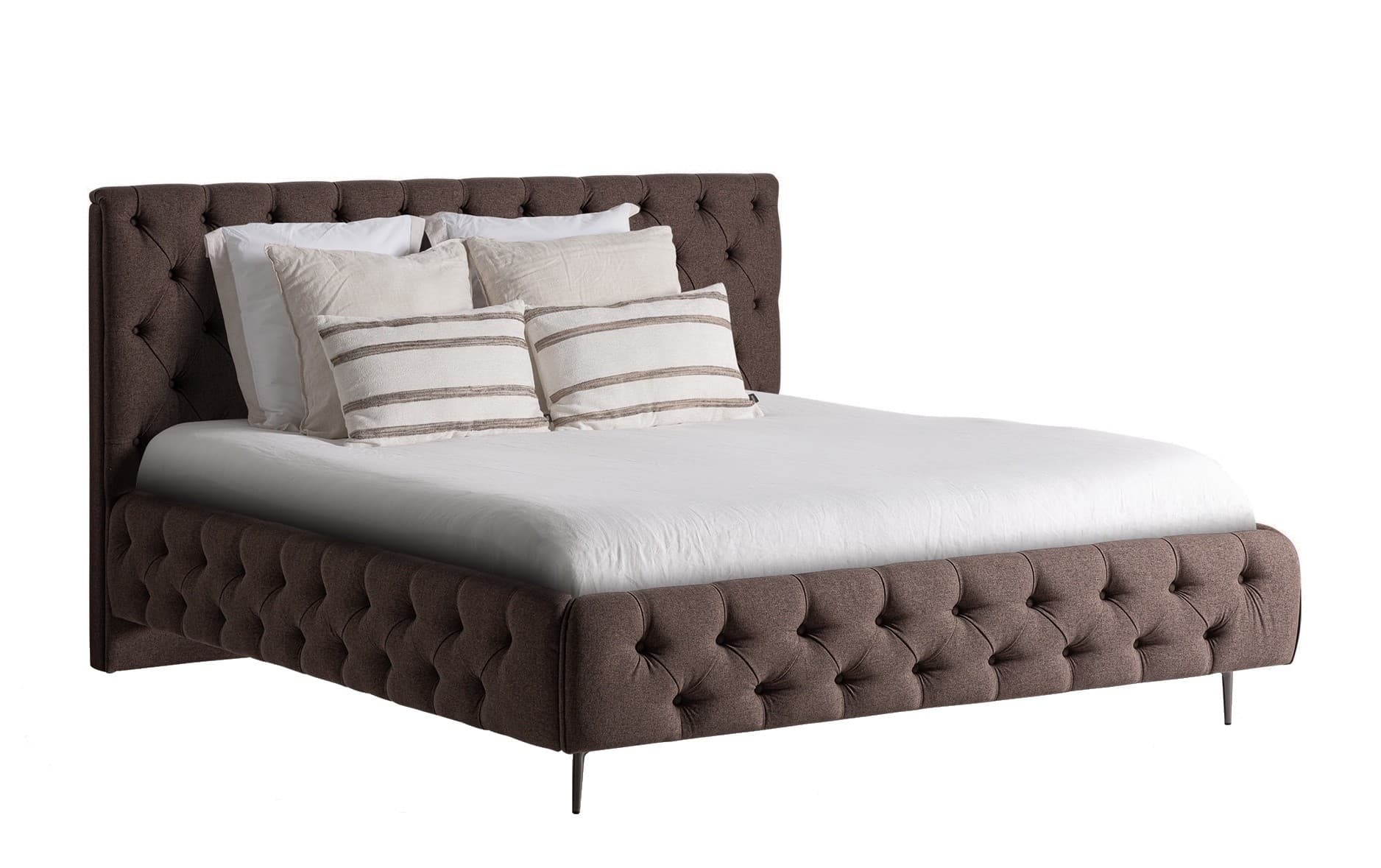 Estila Luxusná chesterfield hnedá čalúnená posteľ Mia s prešívaním a vysokým čelom a kovovými nožičkami 223 cm