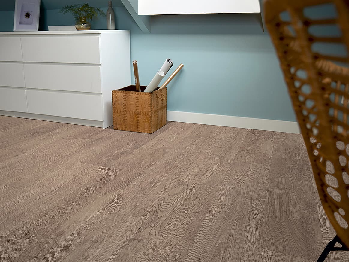 mFLOR Authentic oak heartwood 56281 1