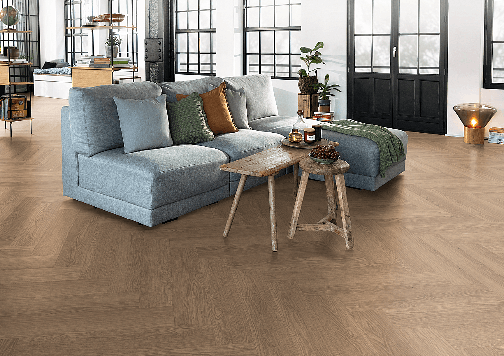 EGGER E-motion herringbone 32 apr baronia hnedý EL2134 1