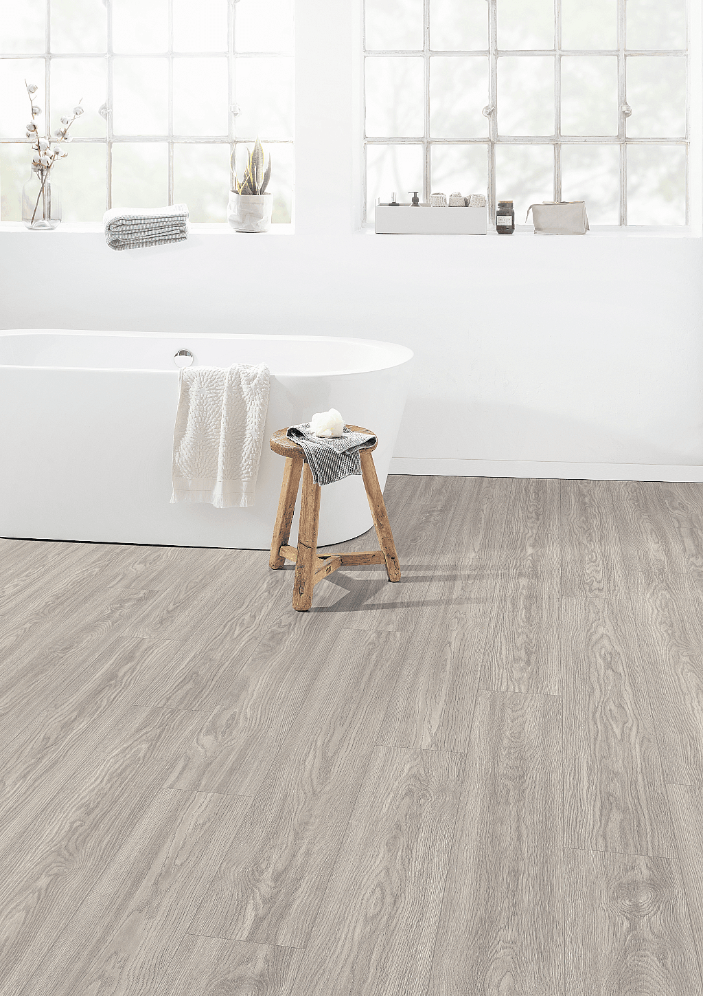 EGGER E-motion aqua 32 Dub soria svetlo šedý EL2063 1