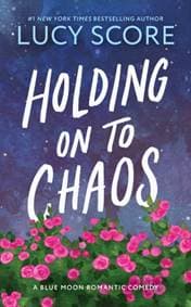 Holding on to Chaos - Lucy Score, Sourcebooks, Inc 1