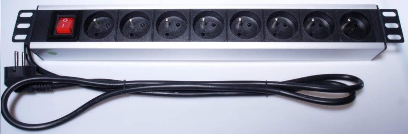 PremiumCord Panel napájací do 19" čajky 1.5U, 8x230V, 2m kábel, vypínač 1