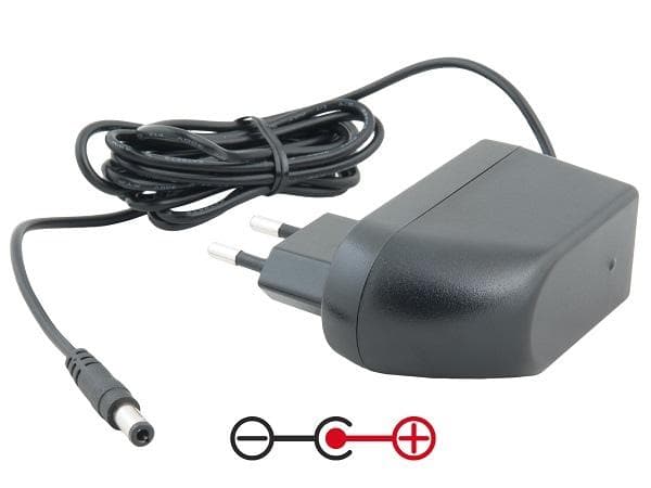 AVACOM Napájací adaptér univerzálny 5V 3A 15W konektor 5,5 mm x 2,1 mm plus pól uprostred 1