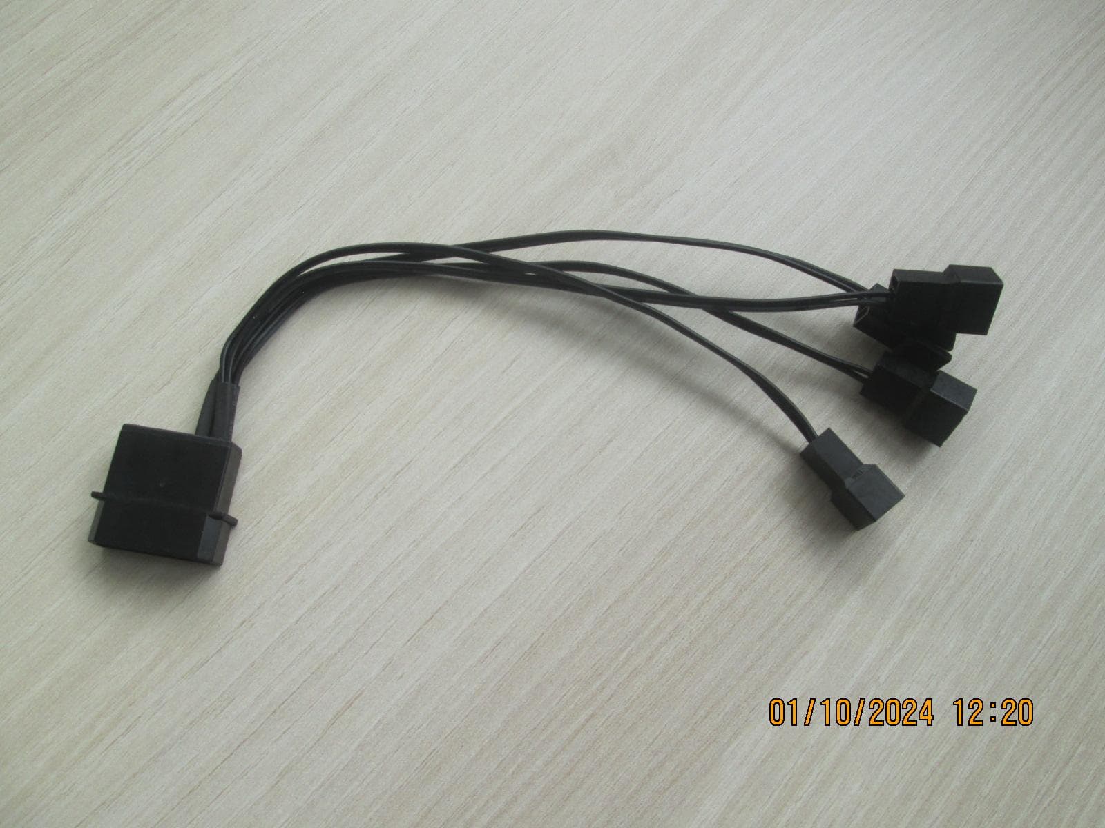 XPG kábel 1x 4pin na 2x3pin 5V alebo 2x 12V 1