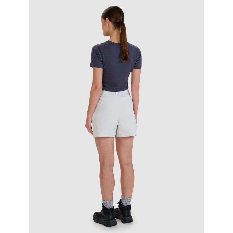 Dámske turistické kraťasy 4F SHORTS FNK-WSS25TFSHF0994-27S-COLD LIGHT GREY 6