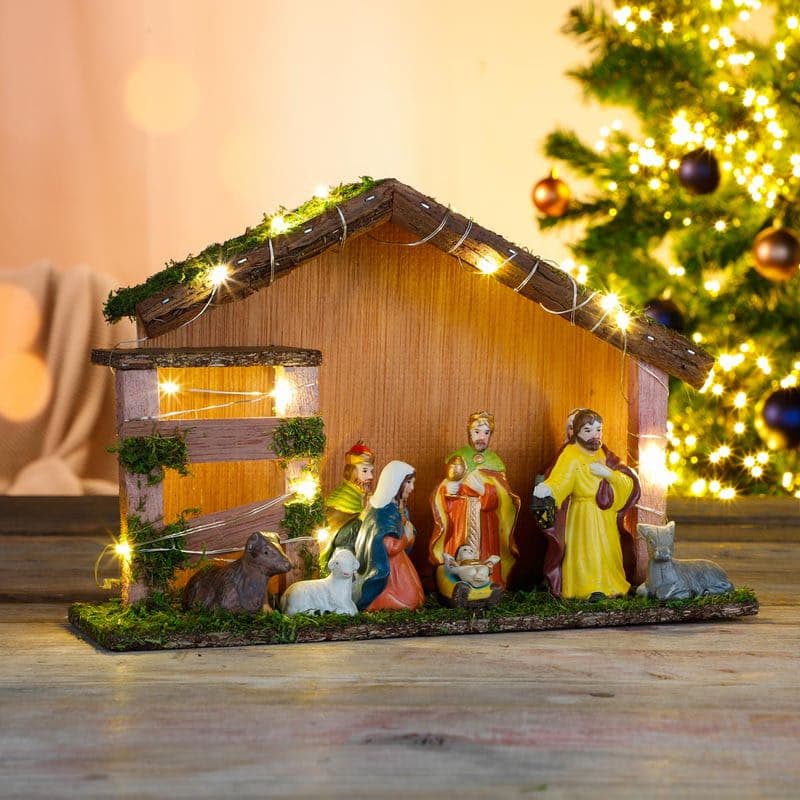 LED drevená postieľka s porcelánovými figúrkami