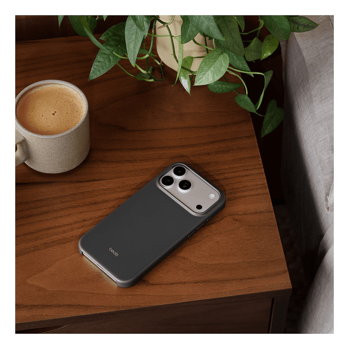 Kryt Beats pre Apple iPhone 17 Pro Max sivý