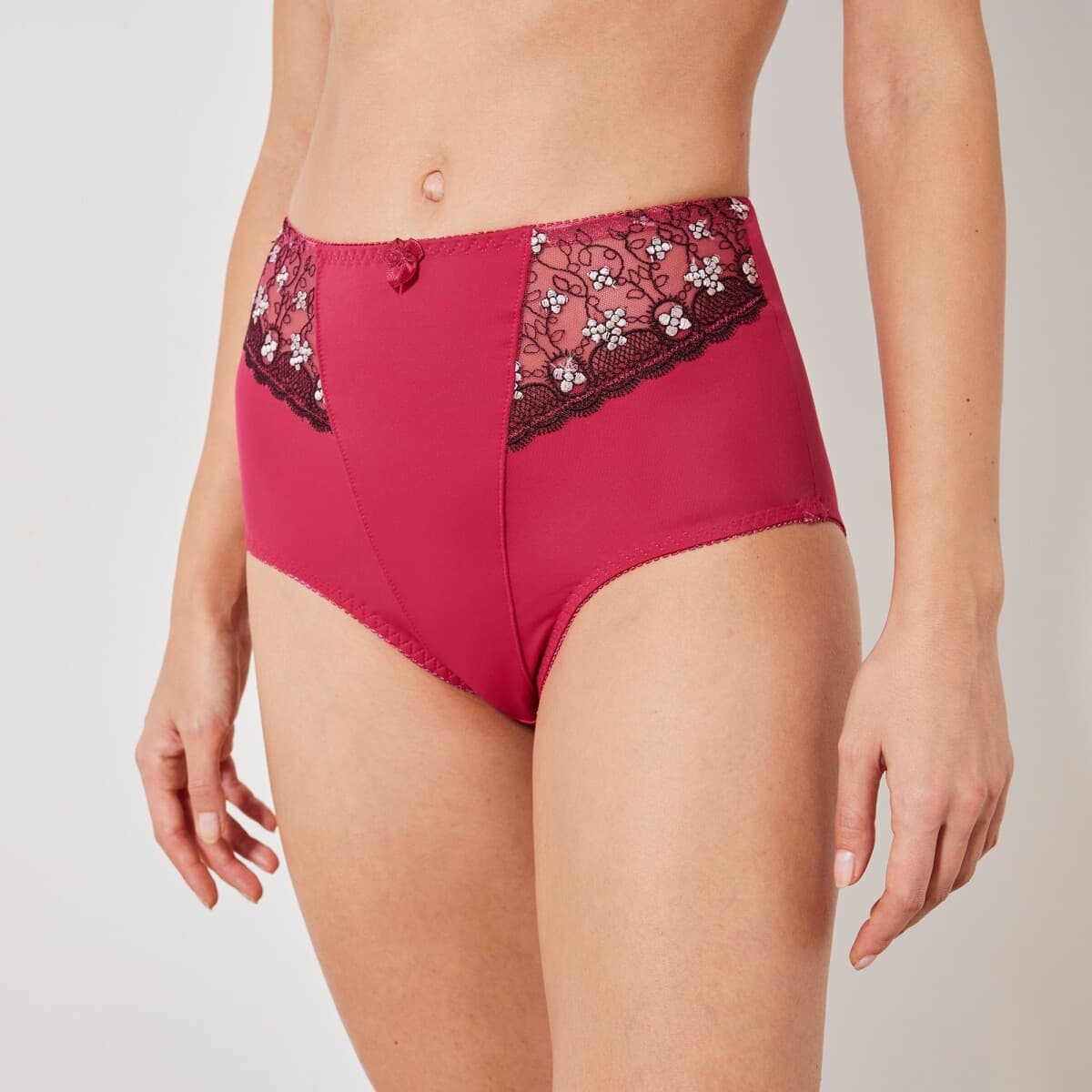 Zoštíhľovacie nohavičky Caminata zn. Confidence Lingerie® z mikrovlákna s výšivkou