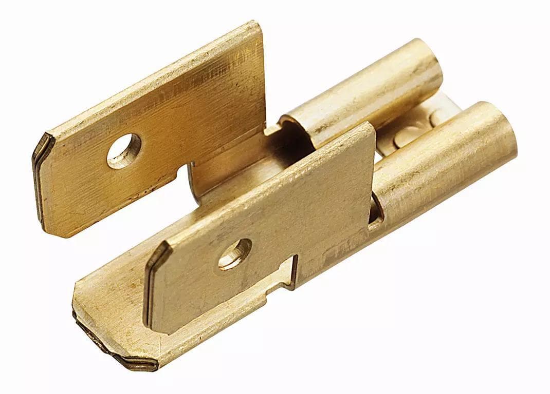 Neizolovaný mosazný 4 rozbočovač 6,3 x 0,8 mm (100 ks)