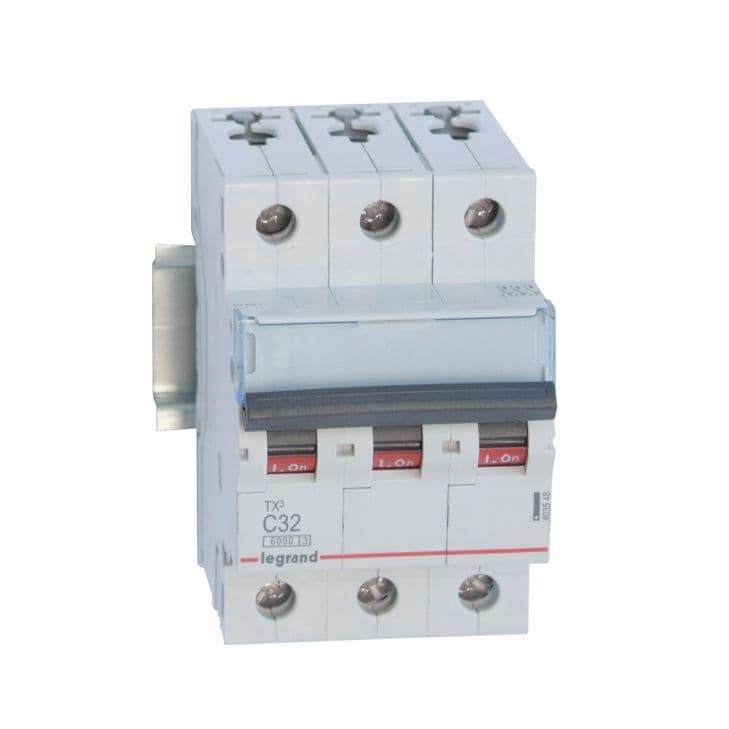 Istič 3-pólový C/32A 6kA Rada:TX3 (Legrand)
