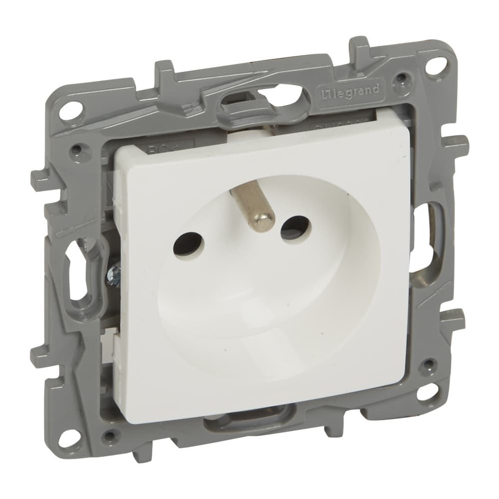 Zásuvka 2P+T/16A/250V clonky (SS) biela Niloé (Legrand)