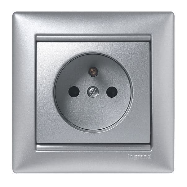 Zásuvka 2P+T/16A/250V hliník Valena (Legrand)