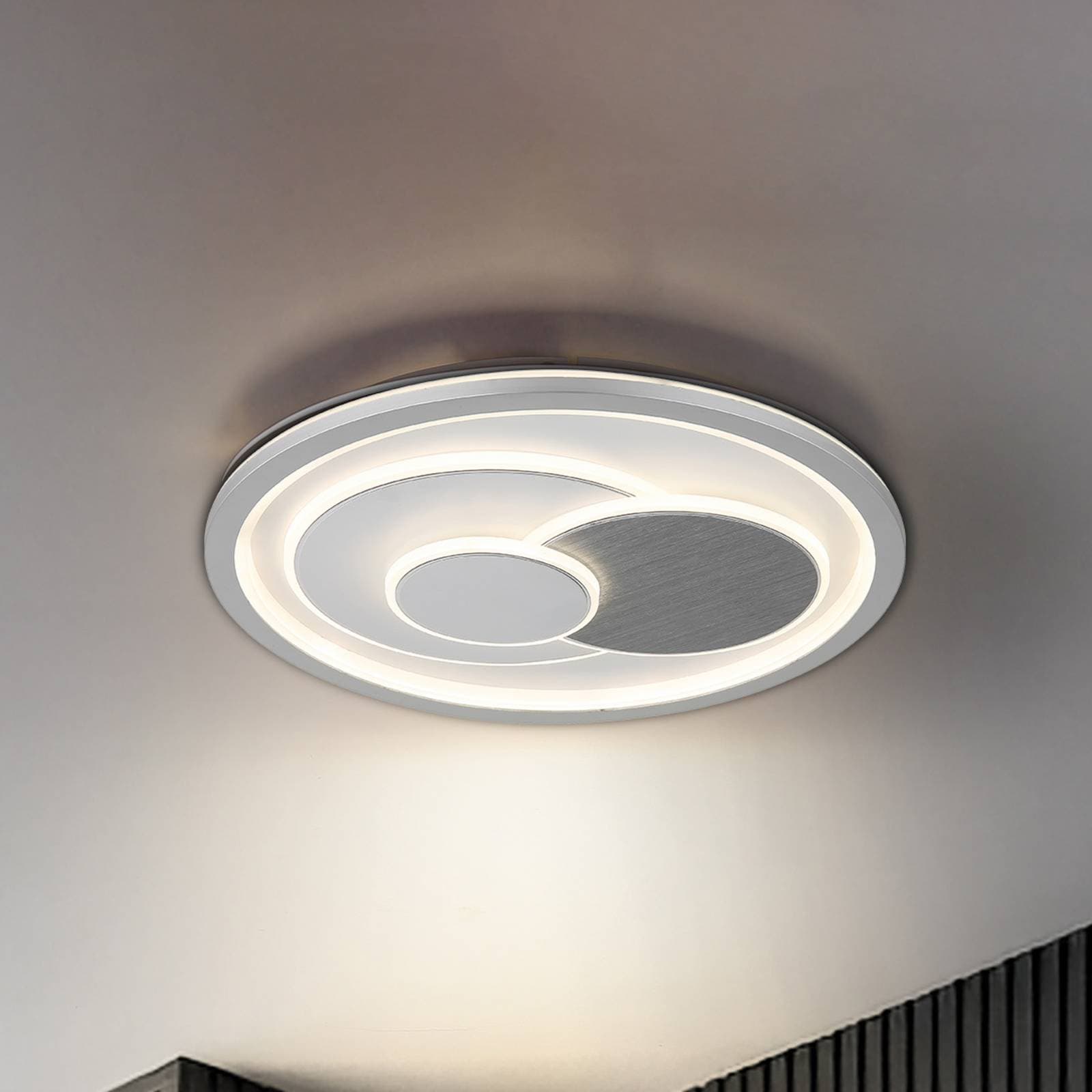 Stropné LED svetlo Ruiz I, biela/strieborná, Ø 48 cm, CCT