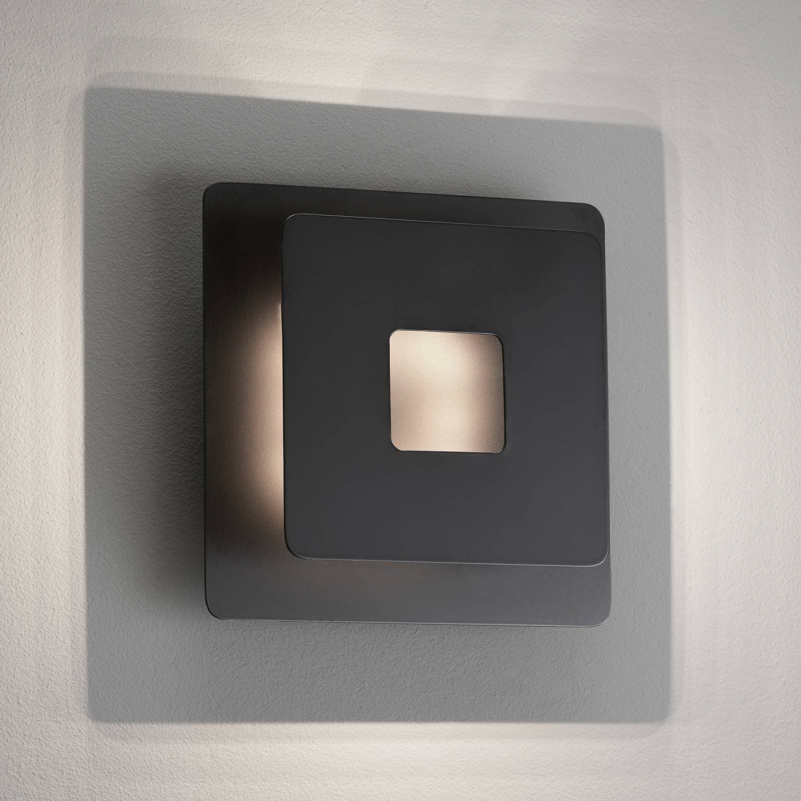 LED nástenné svetlo Hennes, šírka 18 cm, čierne