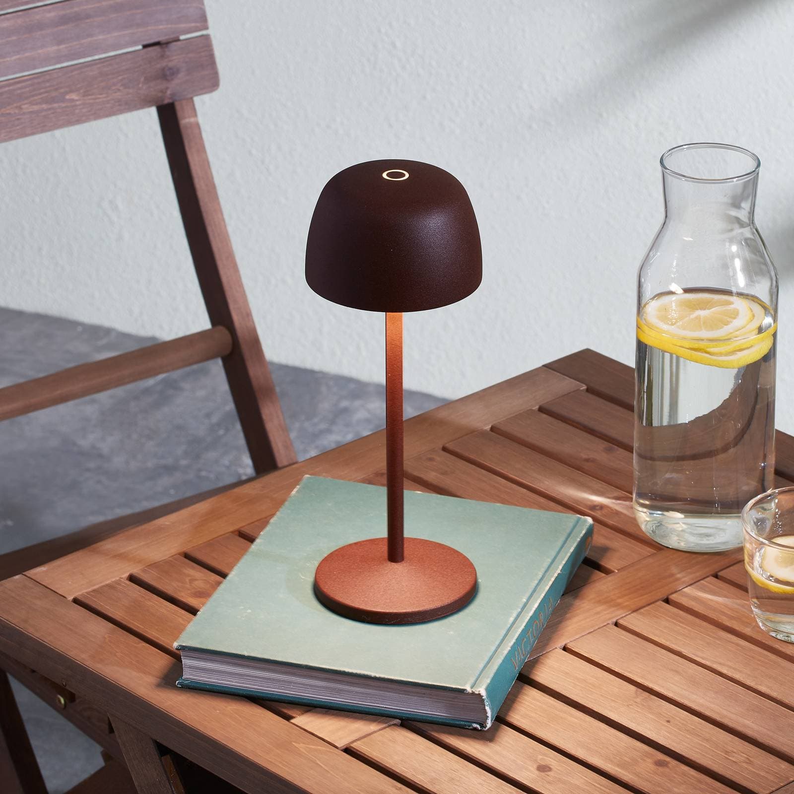 Lindby Stolová LED lampa Arietty, hnedá, stmievateľná, IP65