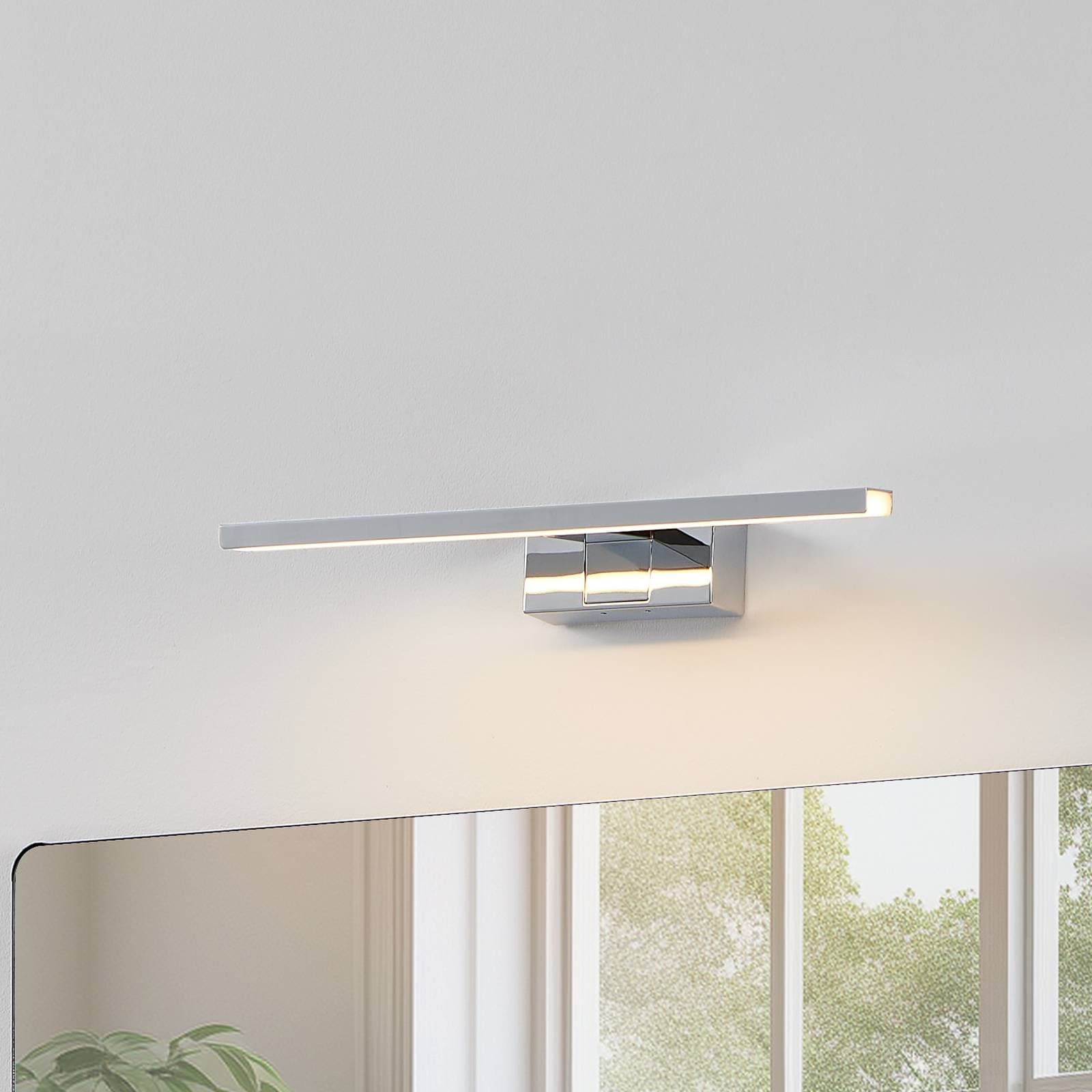 LED nástenné svetlo Conettilla, chrómová farba, šírka 40 cm IP44 CCT