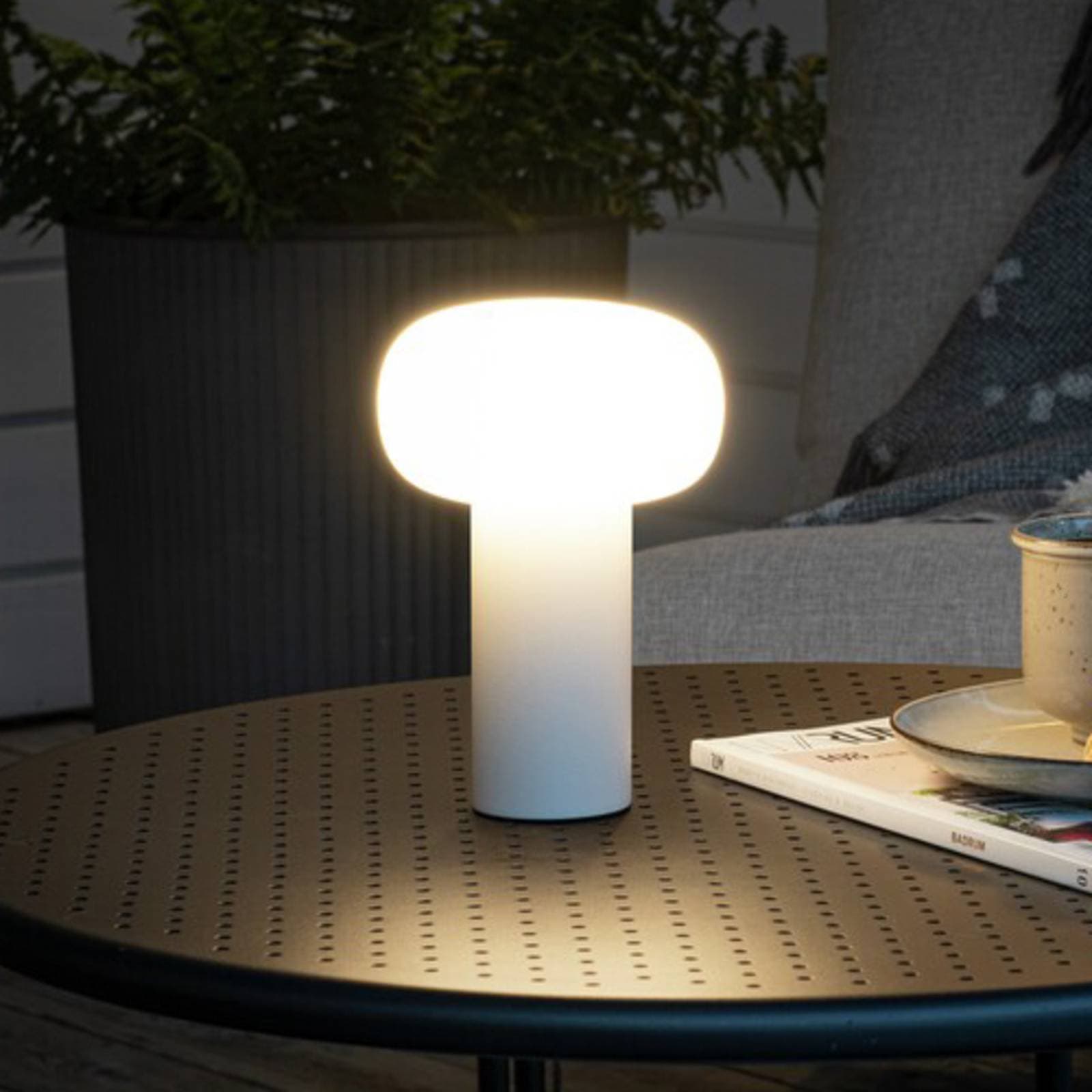 Stolová LED lampa Antibes IP54 batéria RGBW biela