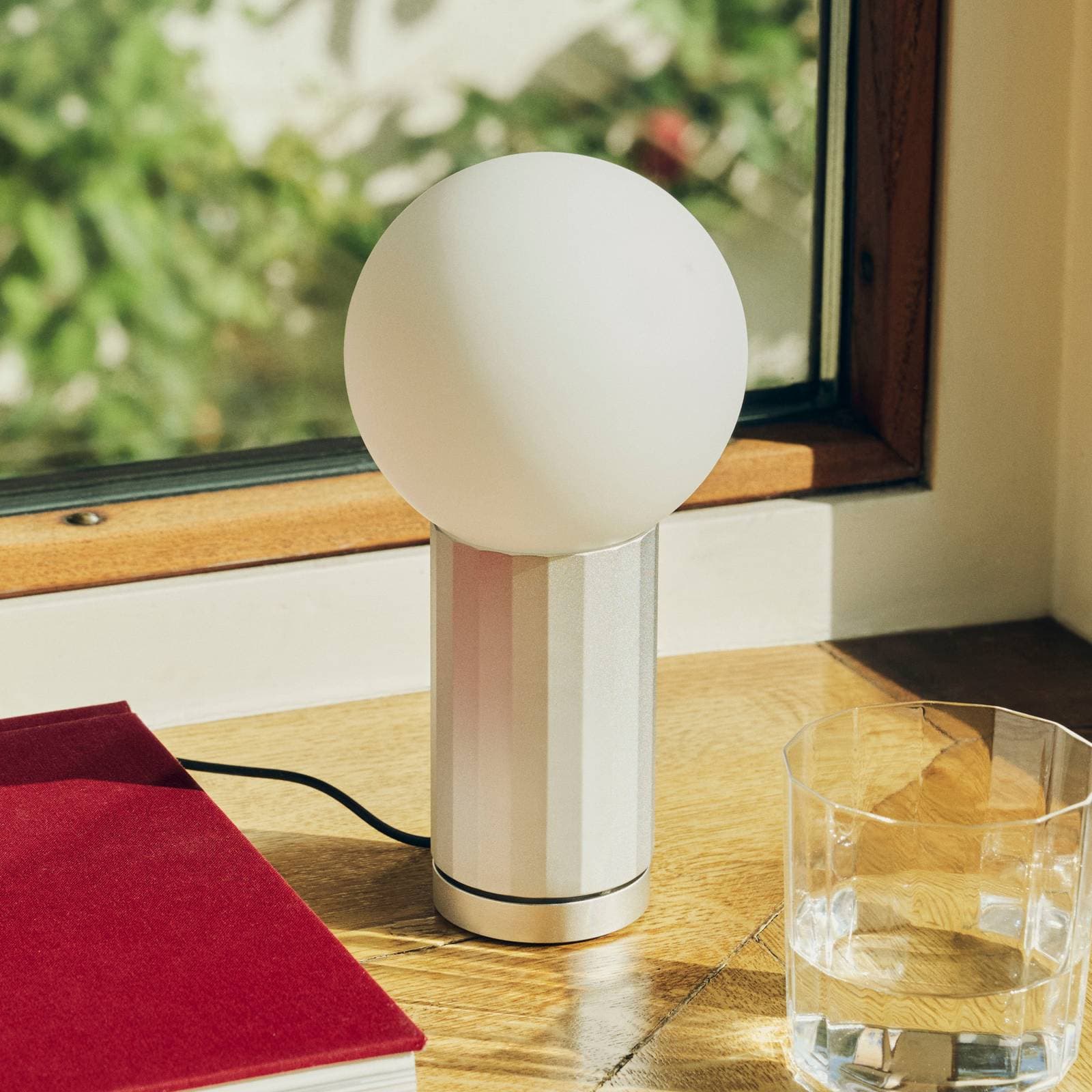 HAY stolová LED lampa TURN ON, hliník, výška 20 cm, stmievateľné