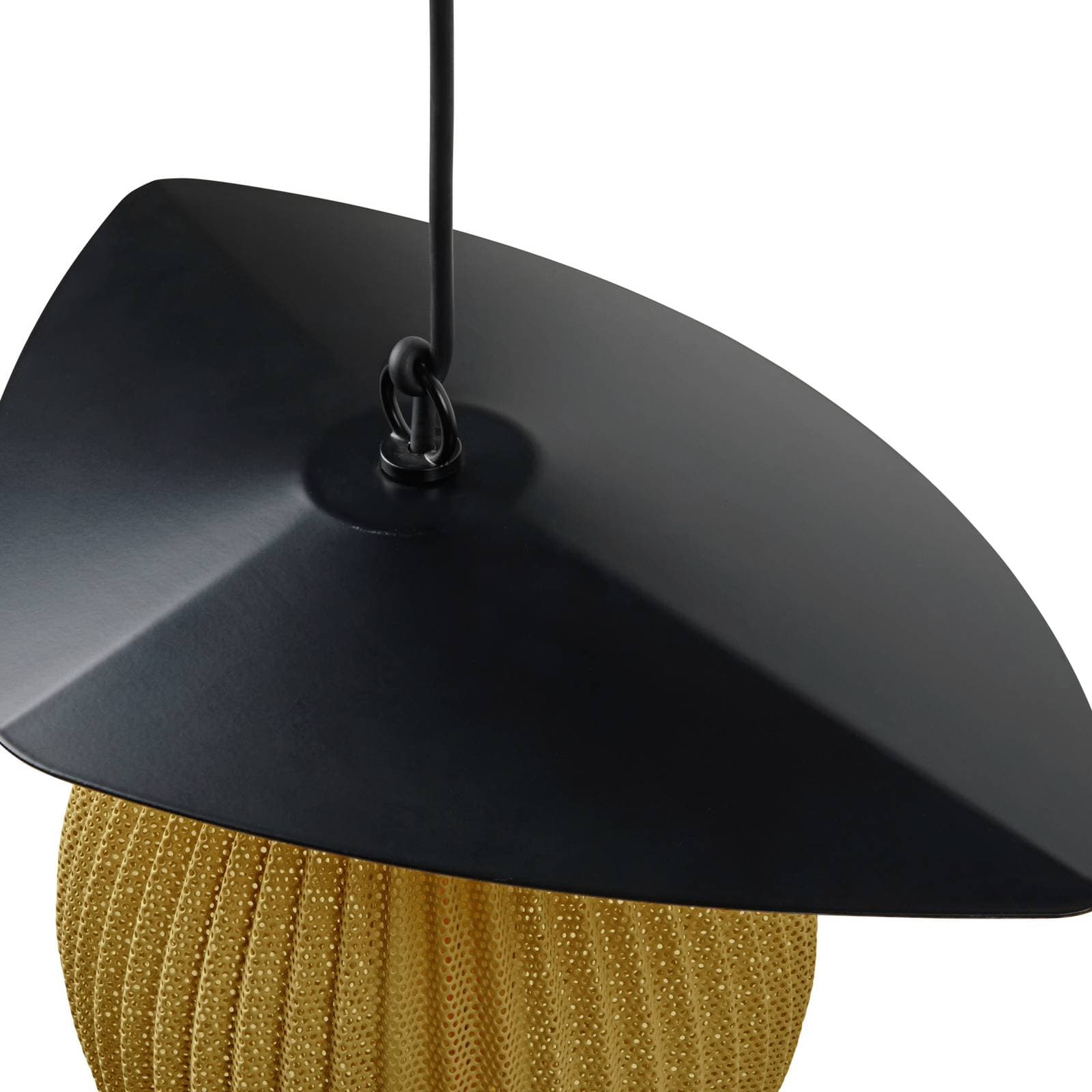 Gubi Vonkajšia závesná lampa Satellite, 57x36 cm, čierna/horčicovo-zlatá