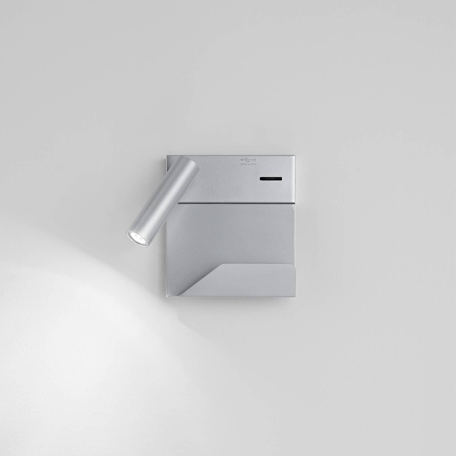 Egger DLS LED nástenné svietidlo Rona, USB port, polička