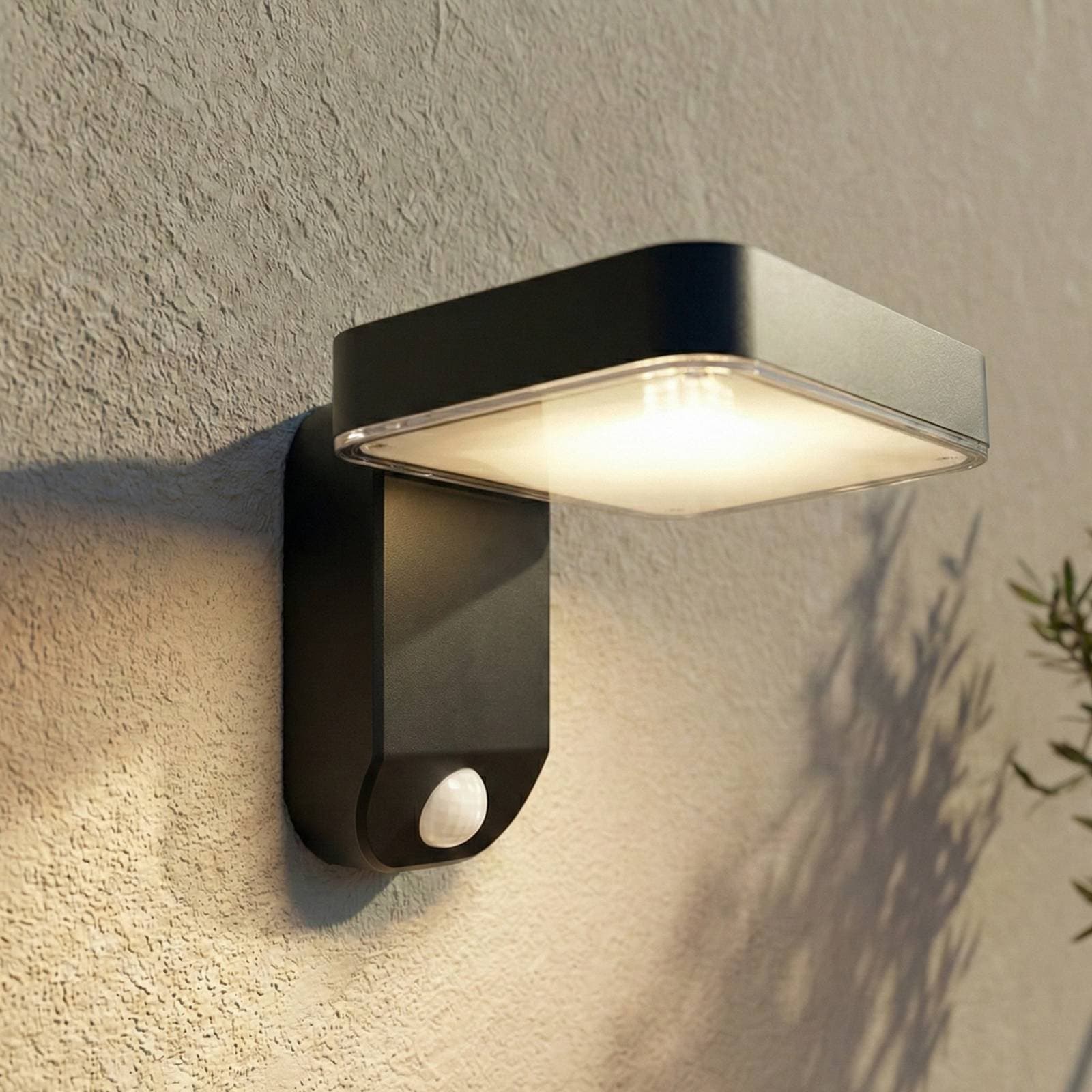 PRIOS LED solárne nástenné svetlo Tarlson, hranaté, antracitové, senzor