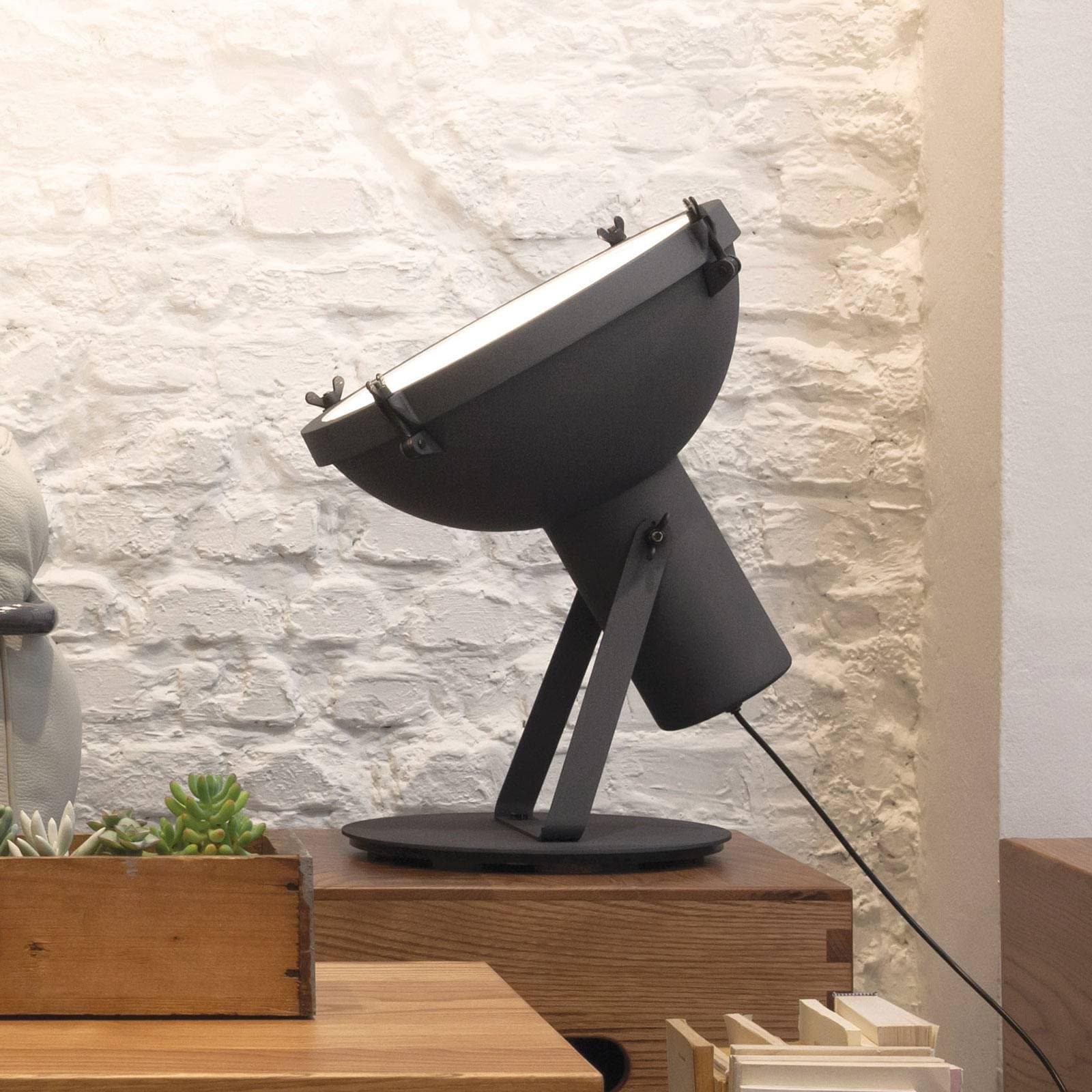 Stolná lampa Nemo Projecteur 365, polnočná modrá