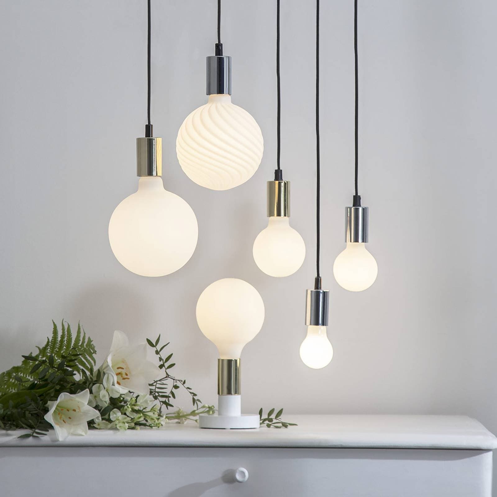 LED kvapková žiarovka E14 2 700 K opál Ra90 4,7 W