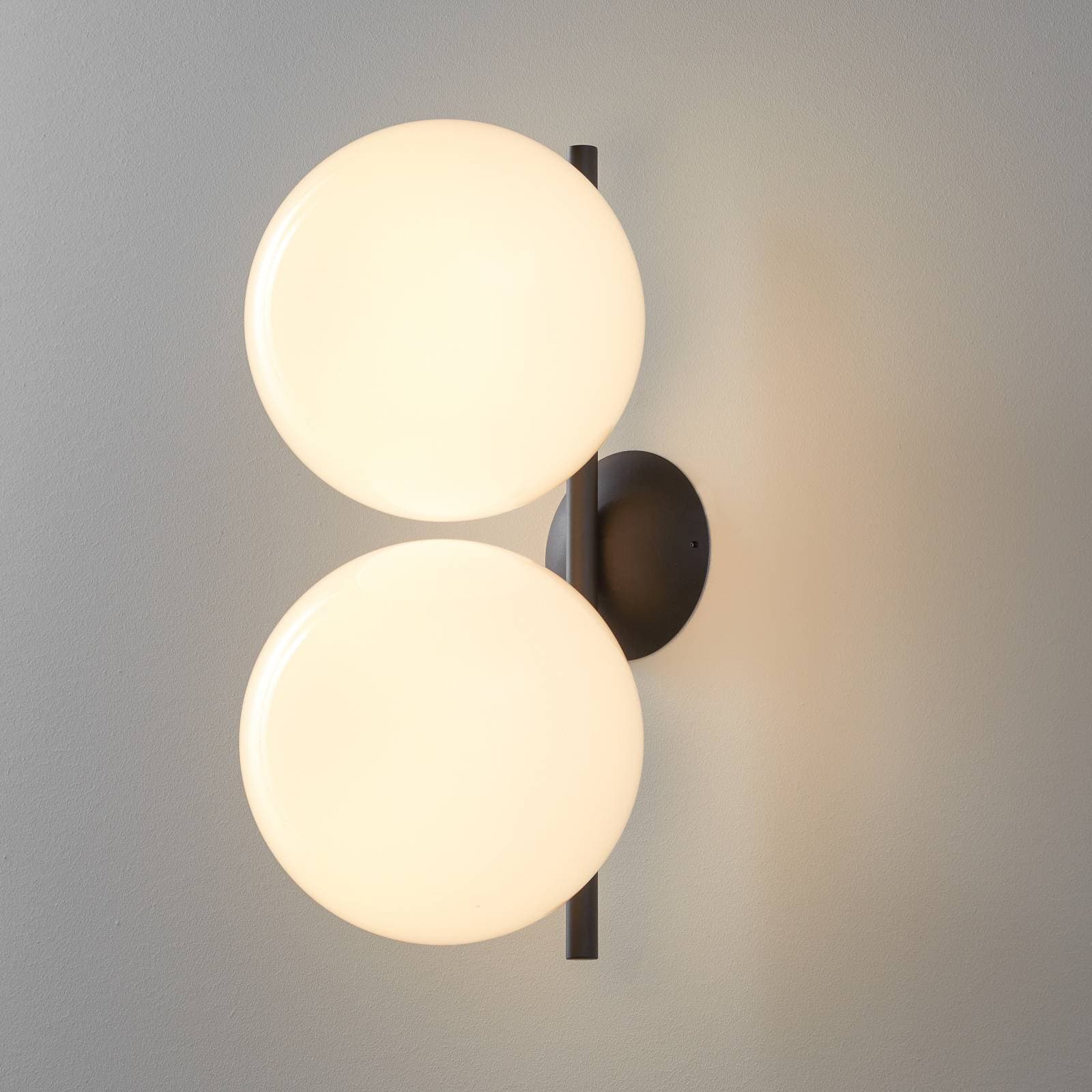 FLOS IC C/W1 Double nástenné svetlo čierne Ø 20 cm
