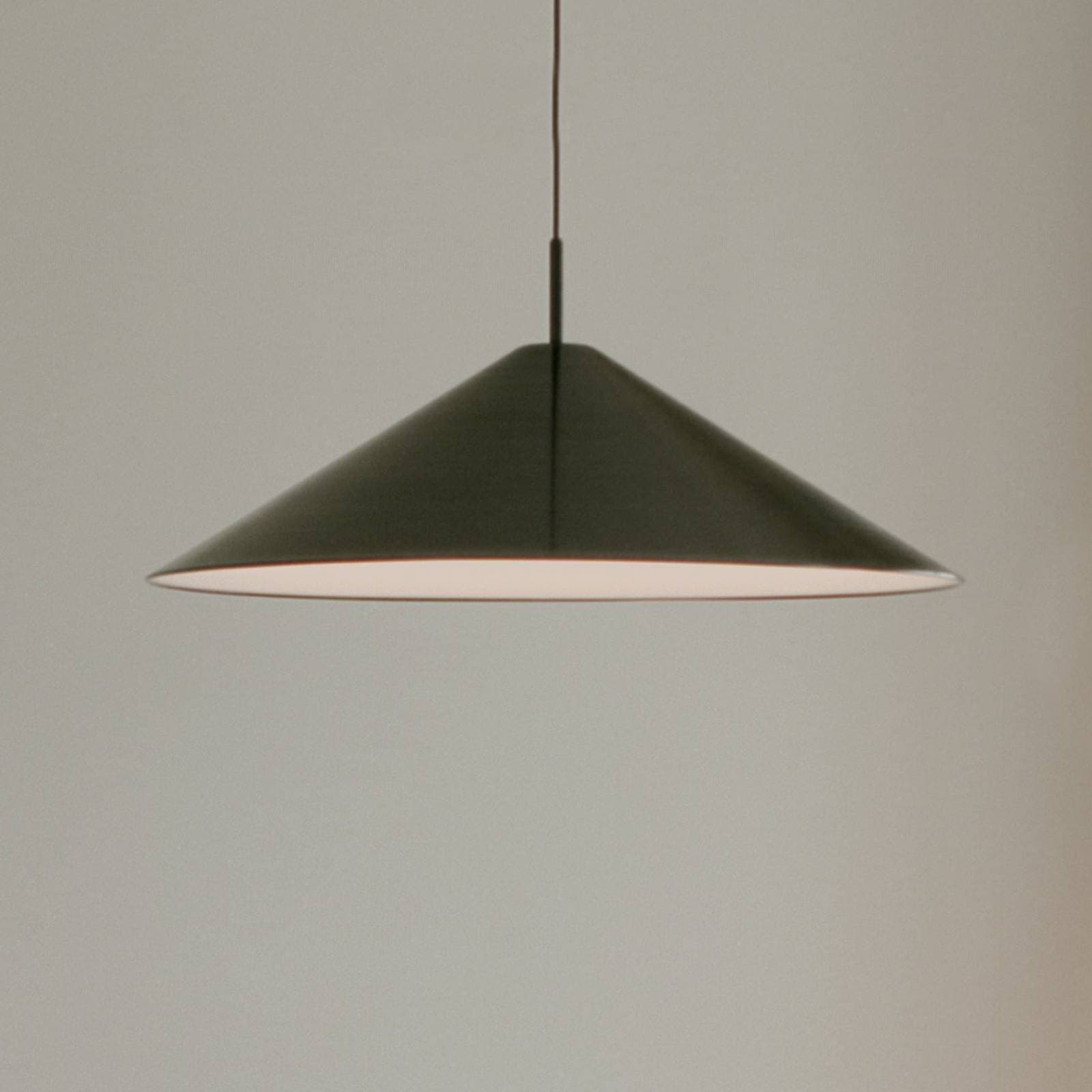 New Works LED závesná lampa Brolly, Ø 70 cm, čierna, hliník