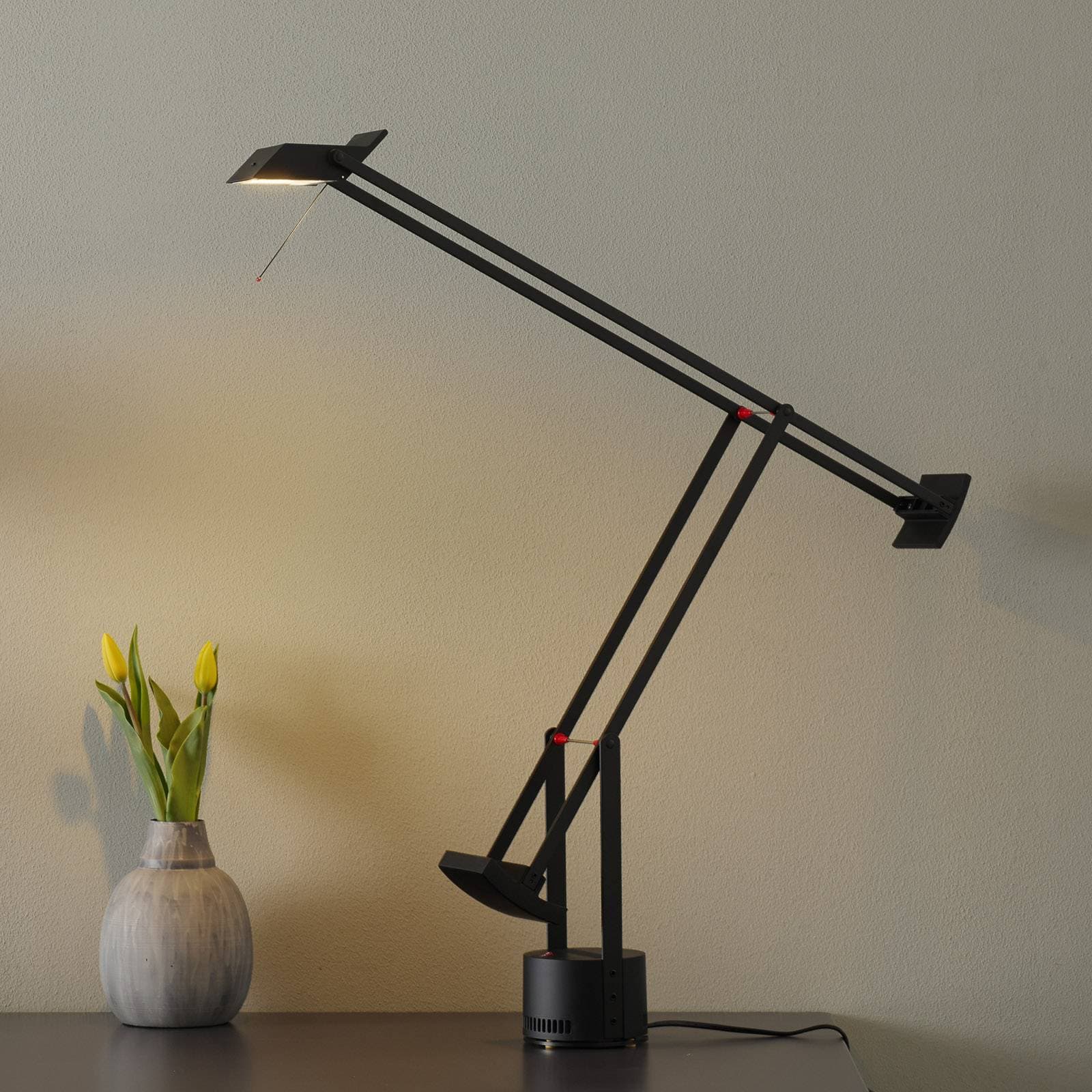 Artemide Tizio stolná LED lampa 3 000 K