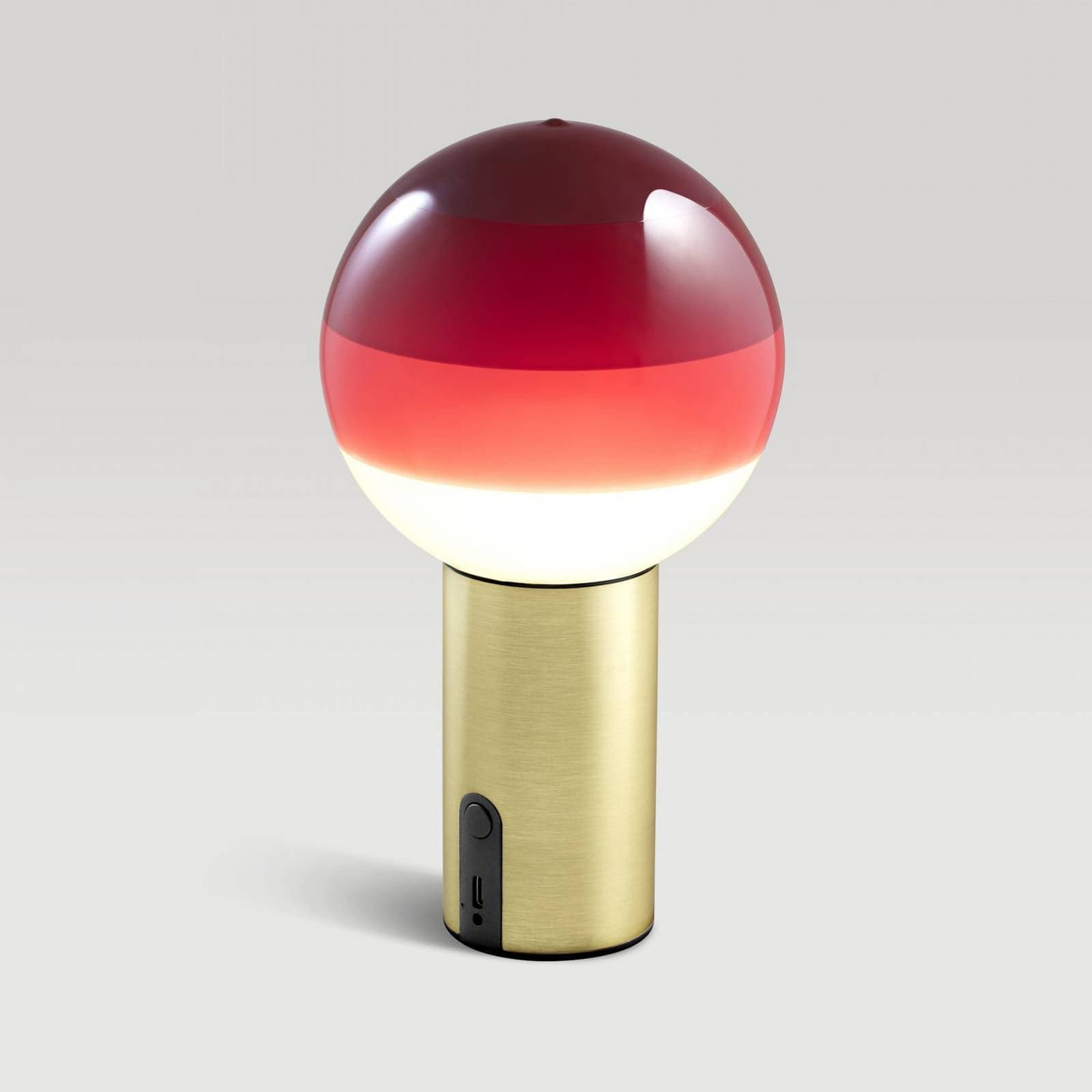 MARSET Akumulátorová stolová lampa Dipping Light, červená/mosadz, stmievateľná