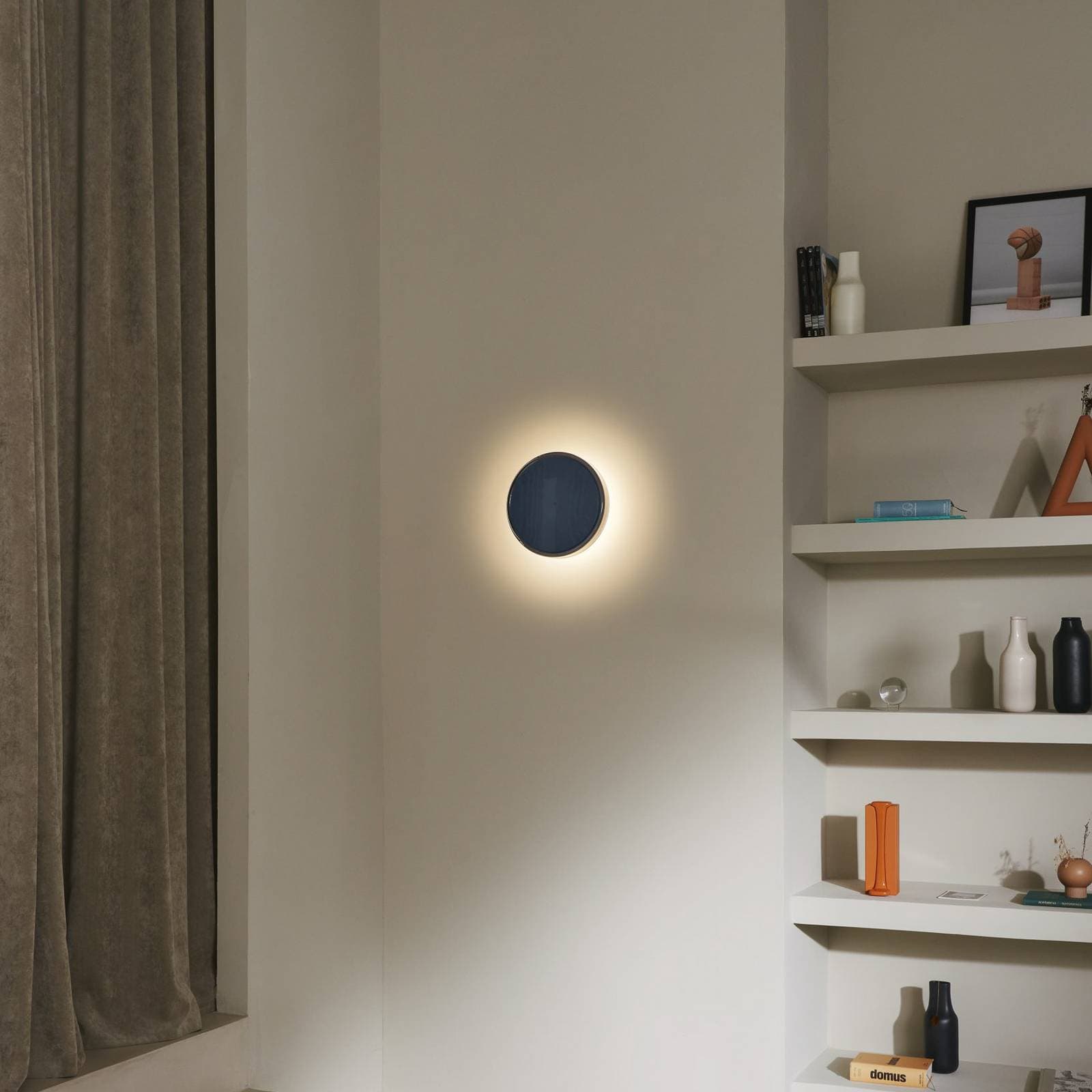 MARSET LED nástenné svetlo Caramel, modrá, Ø 38 cm, TRIAC, sklo