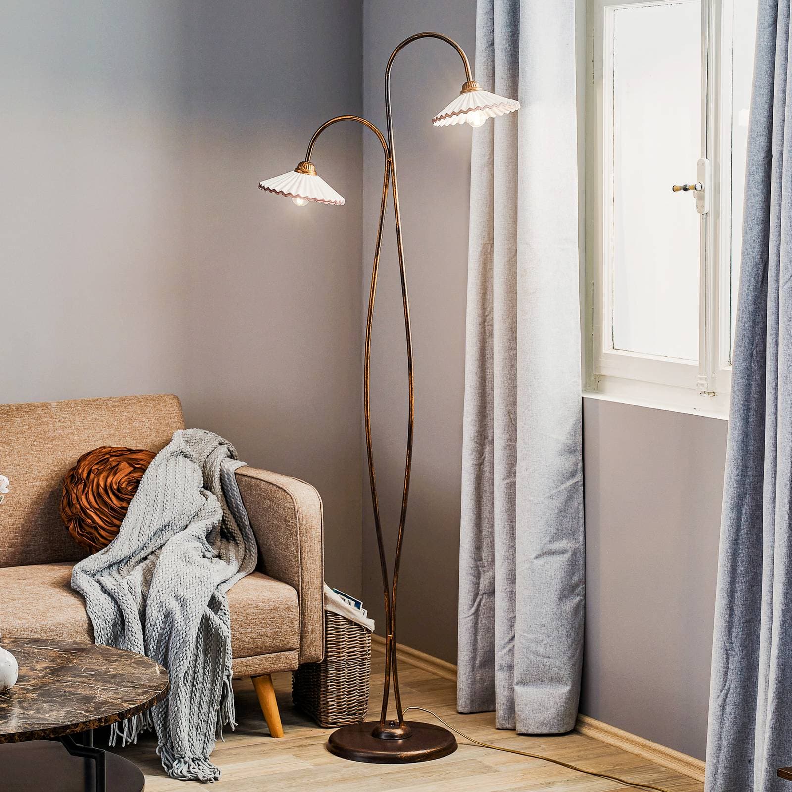 Stojacia lampa Rosina s dvoma keramickými tienidlami
