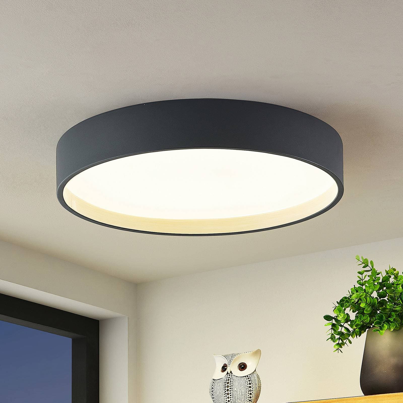 Lindby LED stropné svietidlo Todor, 50 cm, antracit, CCT, drevo