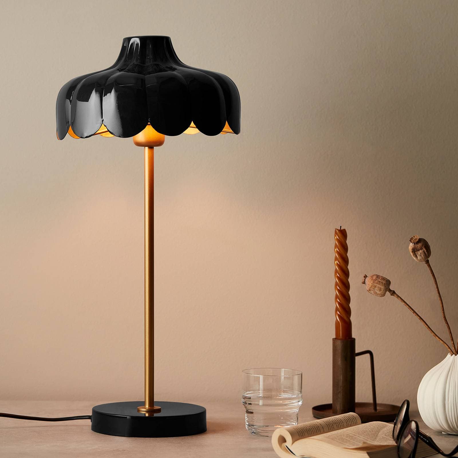 PR Home Stolná lampa Wells čierna/zlatá