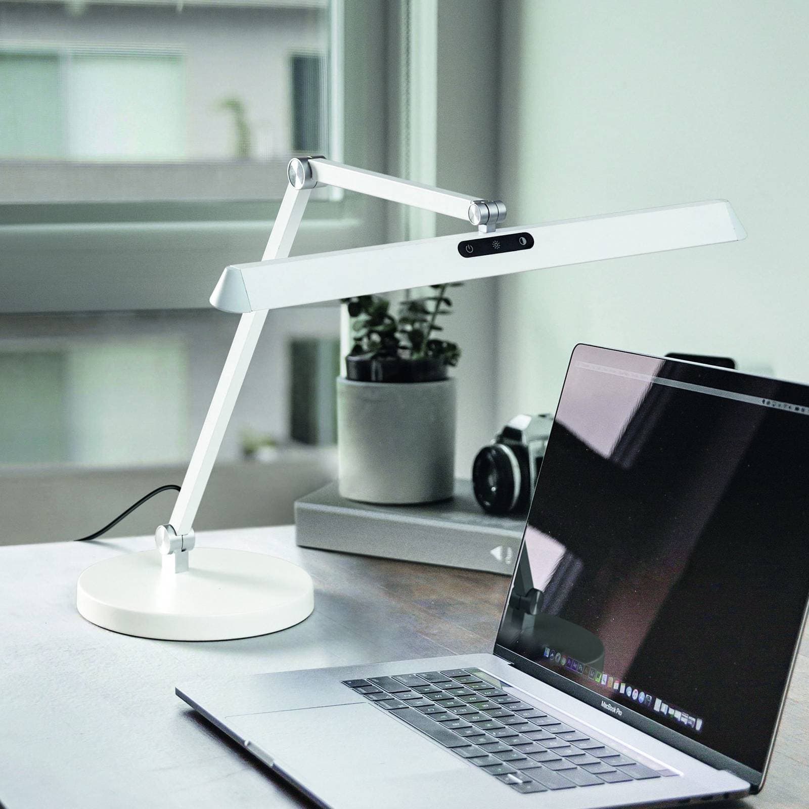 Stolná LED lampa Beba, biela, CCT, stmievateľná