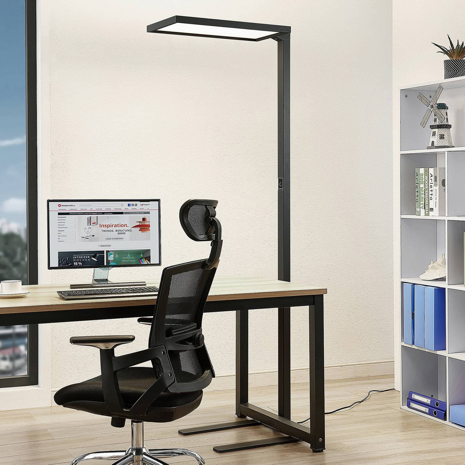 Arcchio stojaca lampa LED Nelus, čierna, so senzorom, stmievateľná
