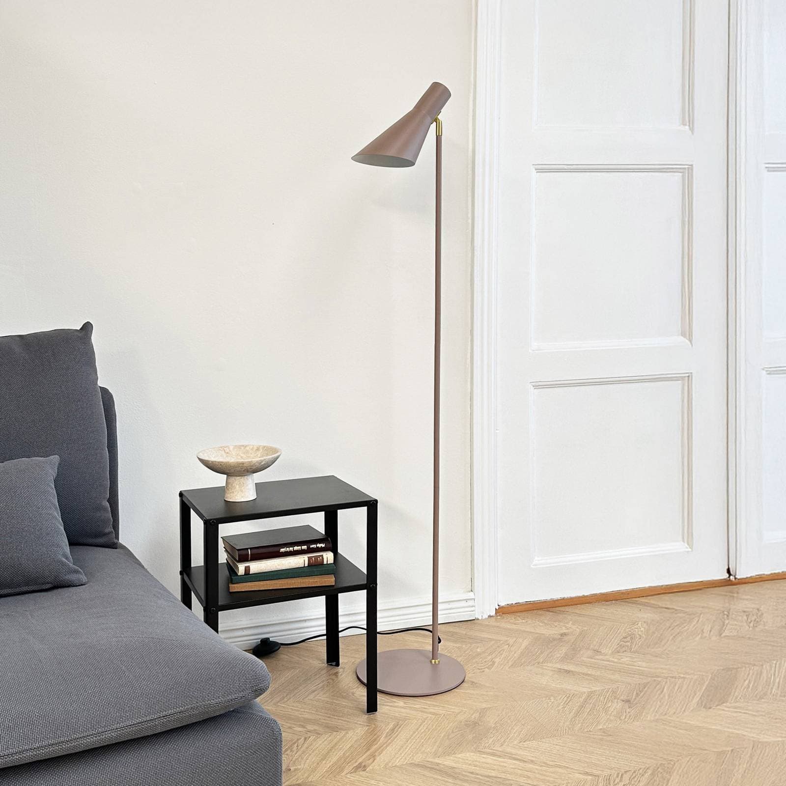 Stojacia lampa Dyberg Larsen DL12, béžová/mosadz, 139 cm, kov