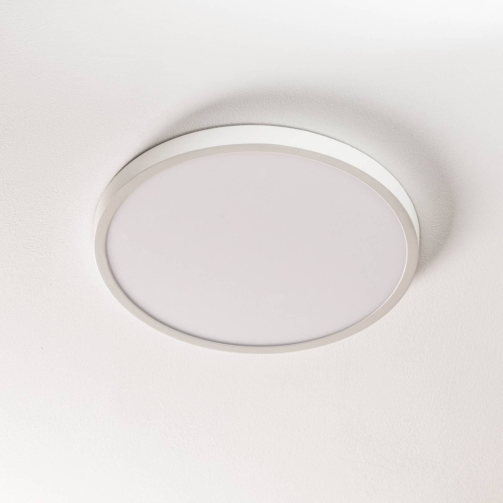Veľmi ploché stropné LED svietidlo Lero Ø 40 cm
