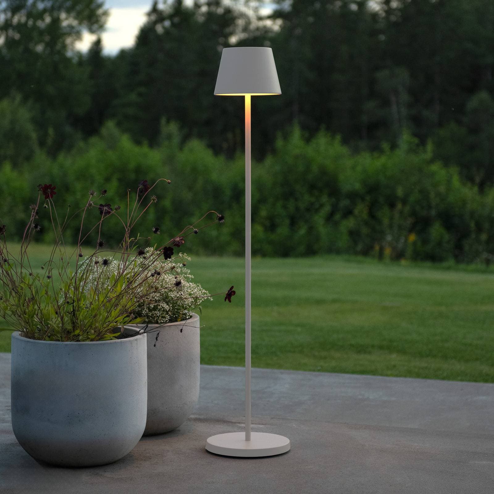 LED stojacia lampa na batérie Pomezia, biele, 124 cm, IP54, USB