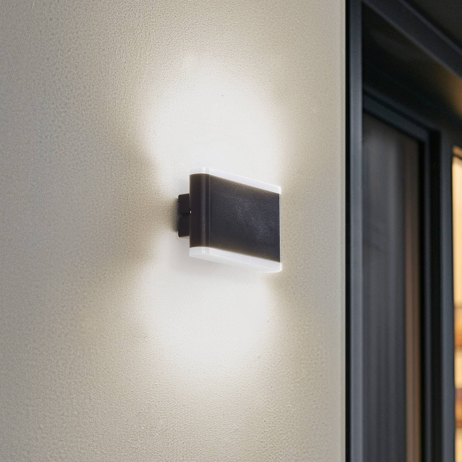Lindby Smart LED vonkajšie nástenné svietidlo Elvi, CCT, RGB, Tuya, IP54