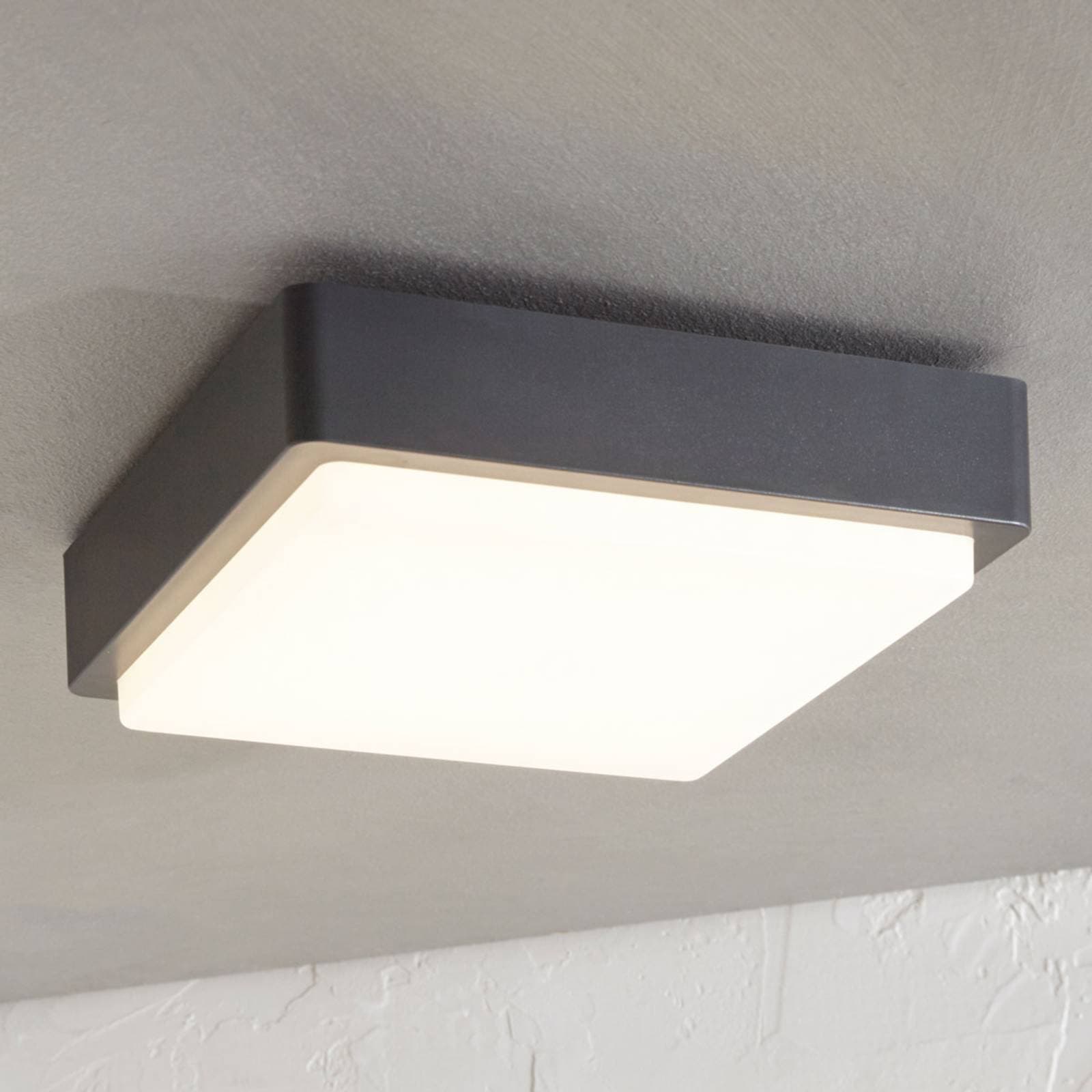 Lindby LED vonkajšia stropná lampa Nermin, 22 cm, IP65, hranatá