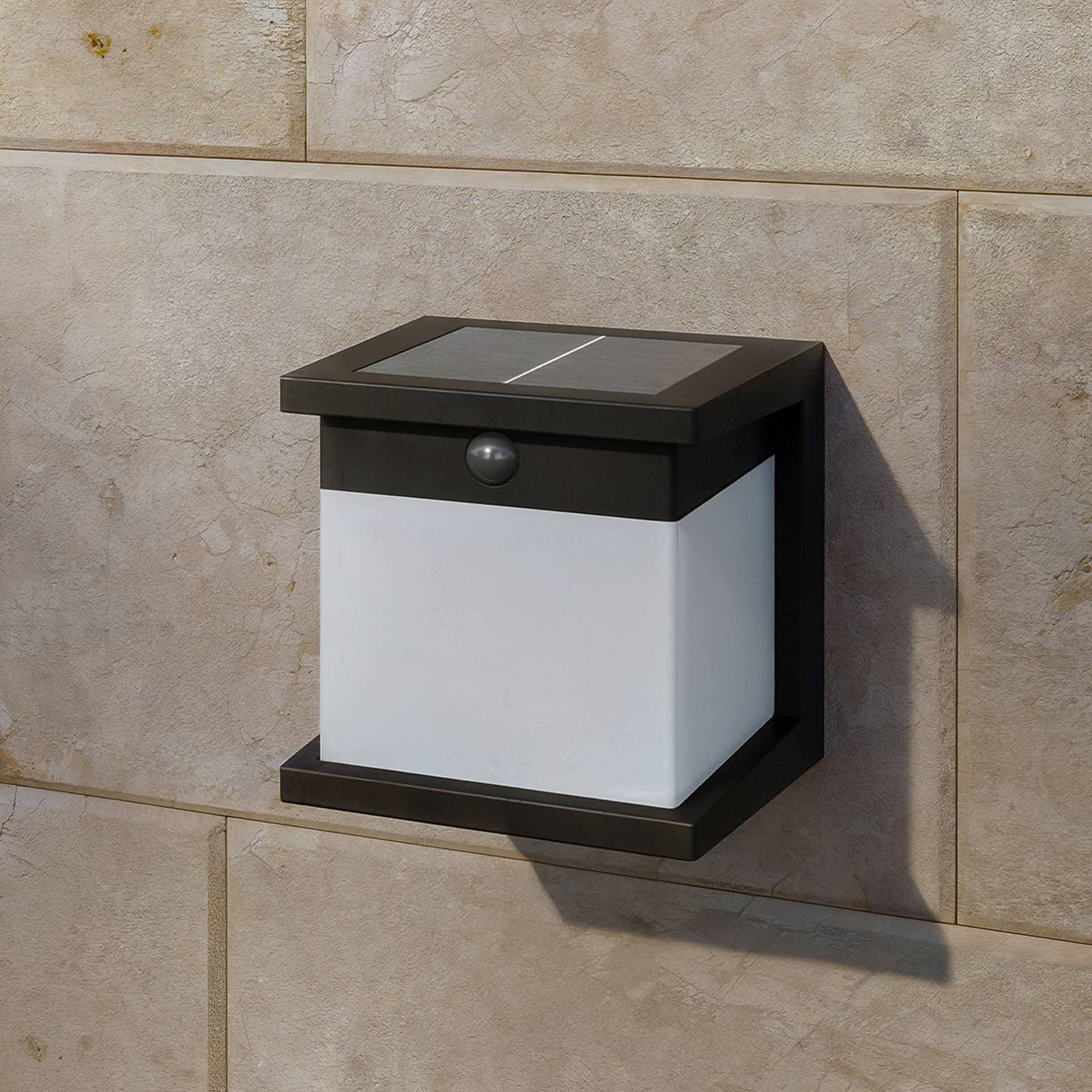Solárne nástenné svietidlo Philips LED Diara, čierne, so senzorom, IP44