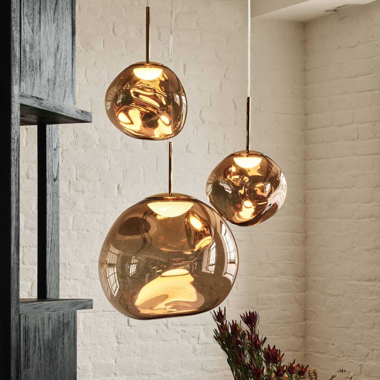 Tom Dixon závesné svietidlo Melt, Ø 28 cm, bronzová farba, objímka